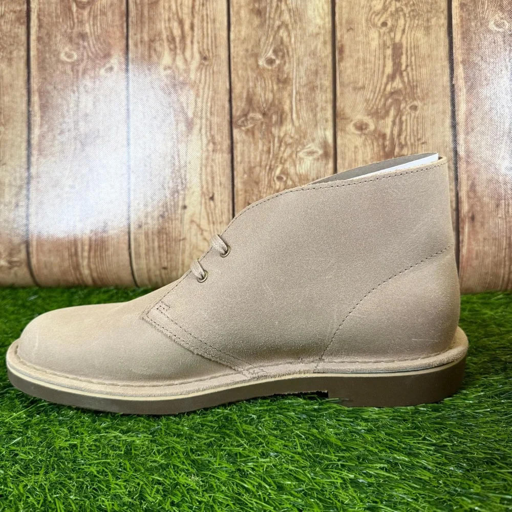 Clarks Shepton Chukka Boot Mens size 9.5 M Taupe Distressed Leather Lace Up